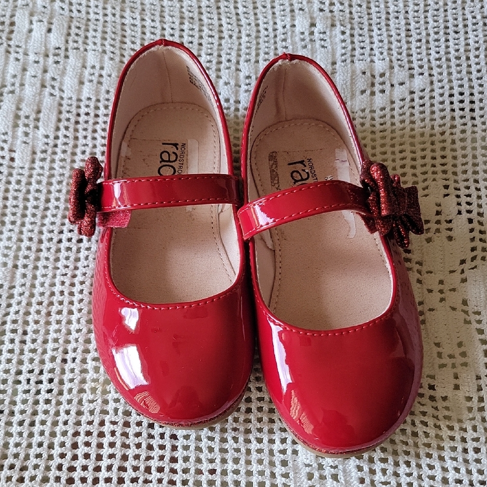 Nordstrom Rack Girls Red Patent Mary Janes with Glitter Bow Size 8
